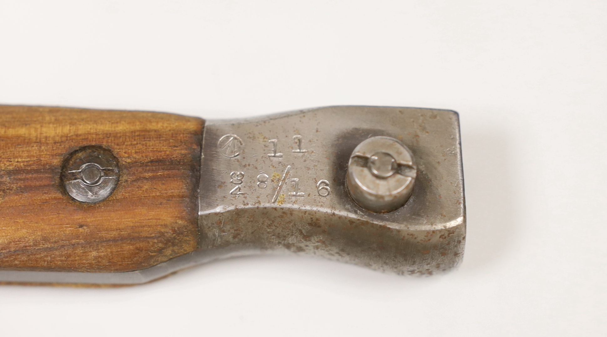 A Ross rifle Co. bayonet stamped ‘Quebec 1907’ and a Colonial dagger, both with scabbards